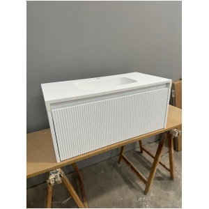 1. Mueble de 80×40 (fondo reducido) con lavabo blanco de porcelana encastrado y frente de palillería (rayitas) en color blanco mate. 1 cajón sin tirador, con uñero.  2. Mueble de 120×40 (fondo reducido) con lavabo doble (2 senos) color blanco mate encastrado y frente blanco mate liso con 2 cajones. 2 cajones sin tirador, con uñero.