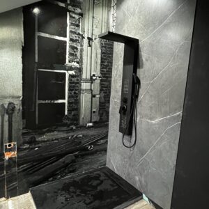 Vidrio 8 mm templado seguridad  195 cm alto x  117,5 cm  transparente  + 2 pinzas para sujección a pared