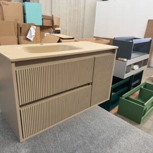 Mueble de baño BINARIO suspendido 90 cm 2 cajones / 1 puerta costados blanco y  frentes roble claro rayas horizontales - Encimera porcelana 90 cm blanco -Plato de ducha PLASTER 70x120 blanco