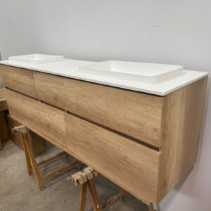 Mueble de baño DUNE supendido 200 cm 6 cajones ROBLE ARIZONA con encimera SOLID SURFACE 2 senos agujero griferia - Espejo Angelo  200 cm x 90  cm luz calida con antivaho y espejo aumento LED