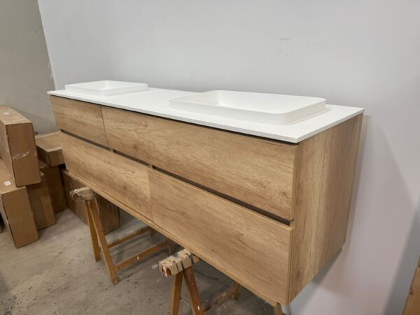 Mueble de baño DUNE supendido 200 cm 6 cajones ROBLE ARIZONA con encimera SOLID SURFACE 2 senos agujero griferia - Espejo Angelo  200 cm x 90  cm luz calida con antivaho y espejo aumento LED