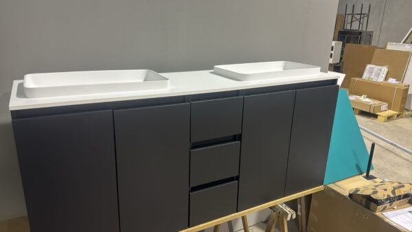 Mueble de baño BOX 4 puertas/3 cajones 160 cm ( 60+40+60) ROBLE CLARO  con encimera SOLID SURFACE 2 senos negro - Mueble de baño BOX 4 puertas/3cajones 140 cm (50+40+50) NEGRO con encimera SOLID SURFACE 2 senos  blanco