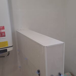 Mampara fijo  para murete 89cm x 89 cm vidrio 8 mm perfil oro cepillado